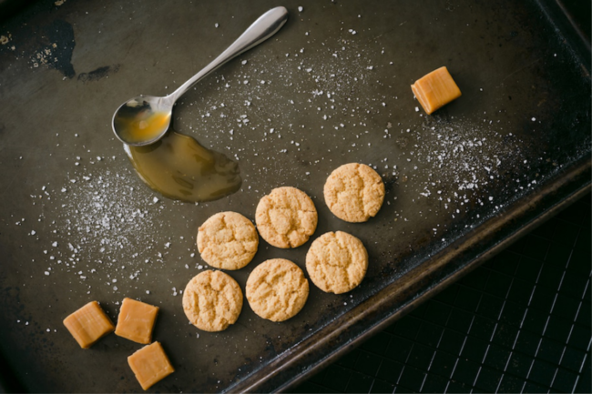 Bite sized caramel cookies