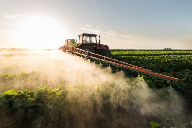 Fertilizing crops