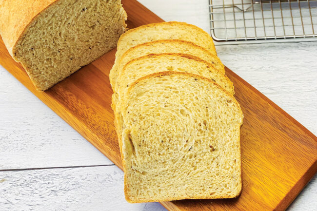 Bread made using seaweed