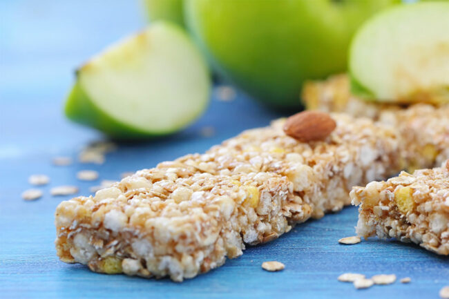 Granola bar, green apple slices, almond