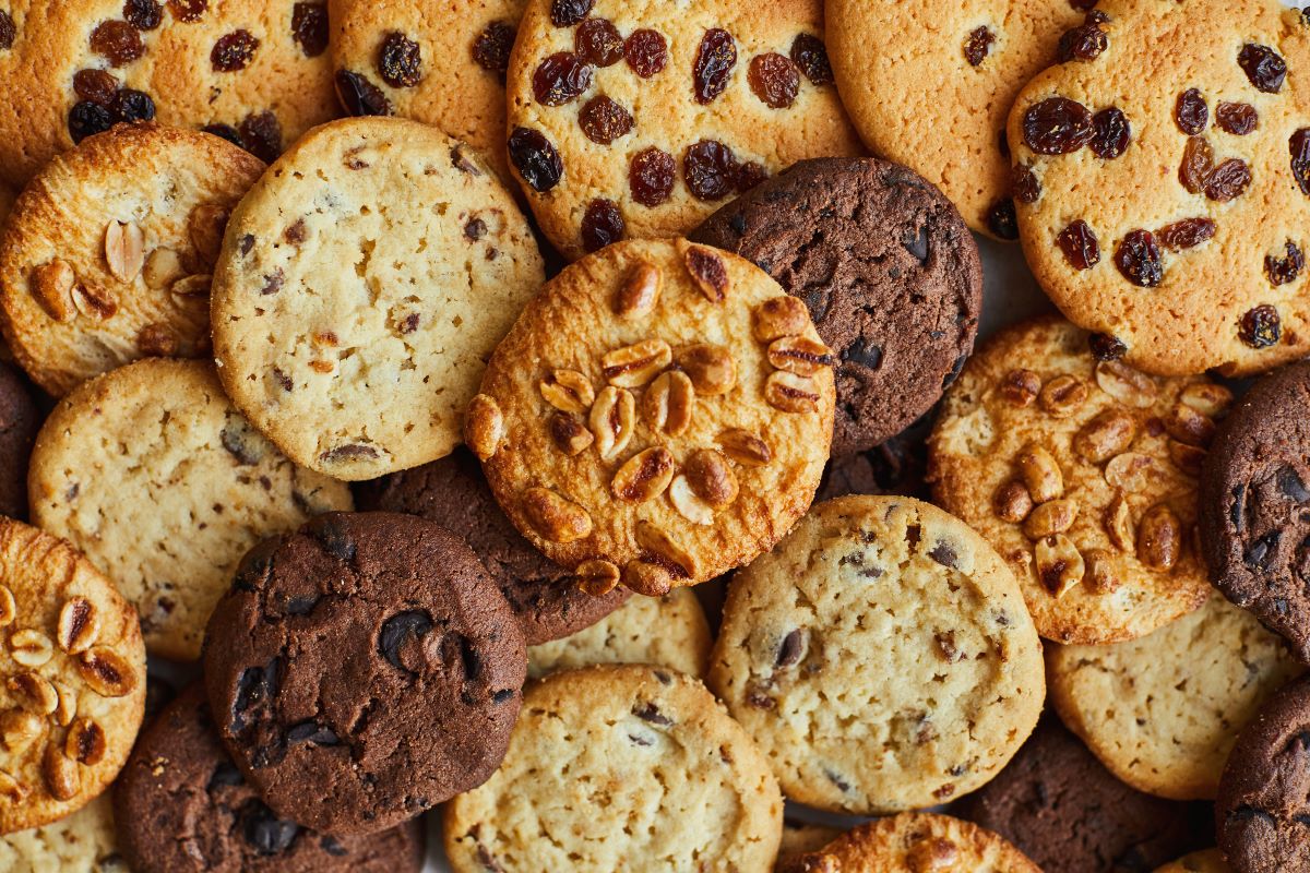 Assortment of cookies.